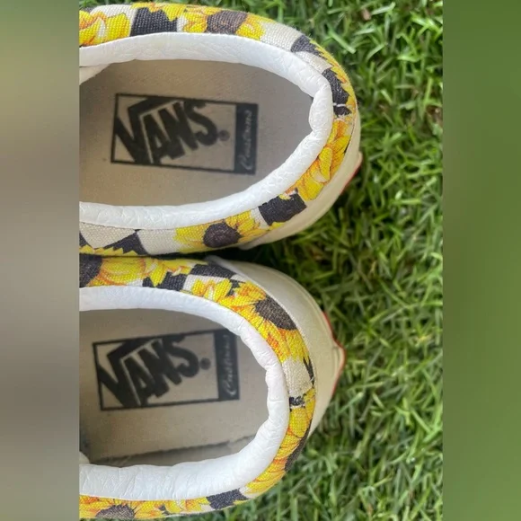 Vans Customers Black/Yellow/White Sunflowers Old Skool Shoes Sz(4mens 5.5womens - Picture 6 of 7